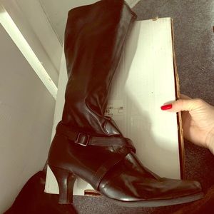 Kenneth Cole ladies black leather boots size 9.5
